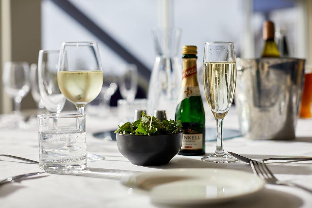 Restaurant Dining - Hillarys Yacht Club